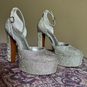 Gorgeous Gianni Bini Rhinestone Silver Platform Dress Pumps, Size 5.5